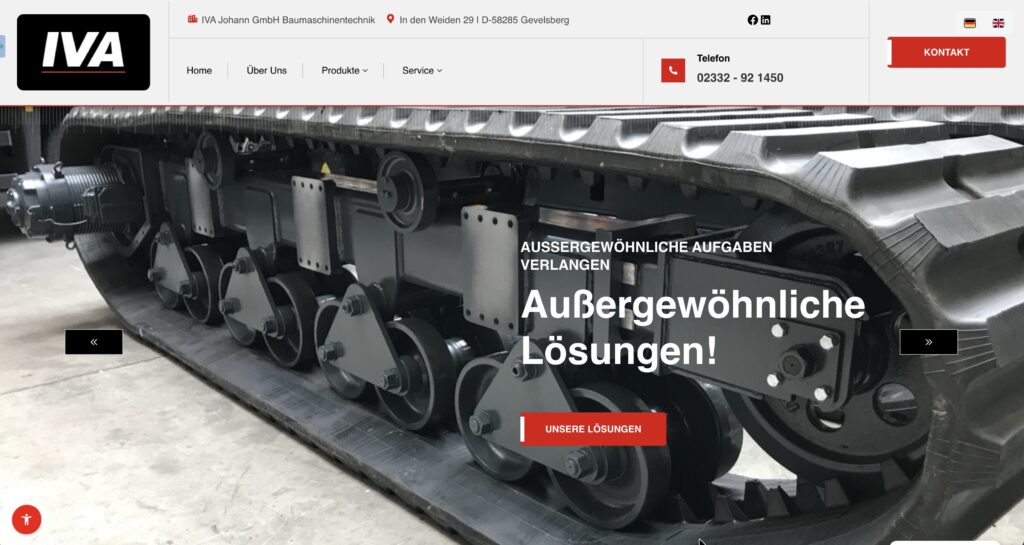 Nahaufnahme des Radsystems eines Schwerlast-Raupenfahrzeugs auf der besonderen Website von IVA, mit deutschem Text, der außergewöhnliche Lösungen für außergewöhnliche Aufgaben hervorhebt. Die Kontaktdaten des Unternehmens und das Menü erscheinen oben.